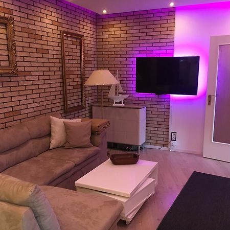 Messe Ferienwohnung Duesseldorf Oberkassel Dış mekan fotoğraf