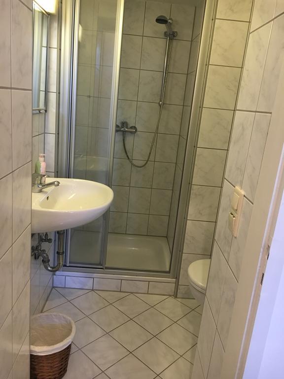 Messe Ferienwohnung Duesseldorf Oberkassel Dış mekan fotoğraf